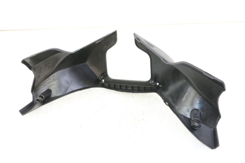 photo de COBERTURA TRASEIRA DO GUIDÃO KYMCO XCITING 500 (2007 - 2010) - Outro ângulo de visão