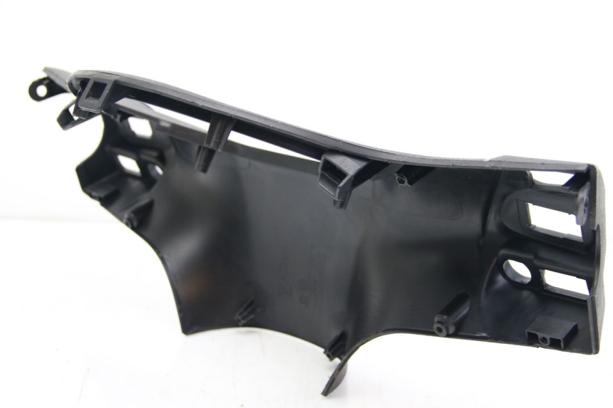 photo de COBERTURA TRASEIRA DO GUIDÃO PIAGGIO LIBERTY IGET 4T 50 (2015 - 2020) - Detalhes característicos