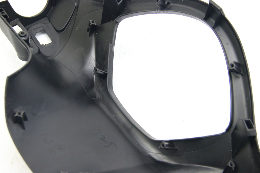 photo de COBERTURA TRASEIRA DO GUIDÃO PIAGGIO LIBERTY IGET 4T 50 (2015 - 2020) - Marcações e referências