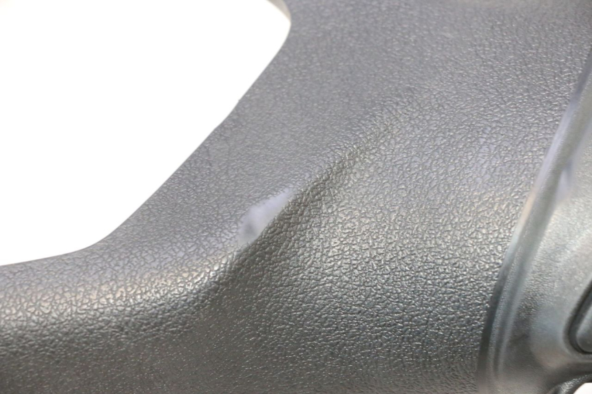 photo de COBERTURA TRASEIRA DO GUIDÃO PIAGGIO LIBERTY IGET 4T 50 (2021 - 2025) - Detalhe da peça