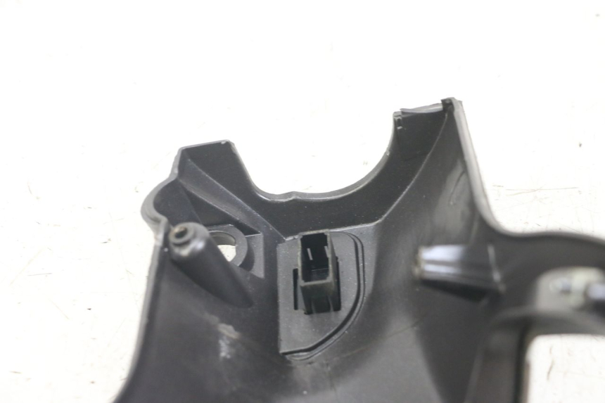 photo de COBERTURA TRASEIRA DO GUIDÃO PIAGGIO LIBERTY 125 (2009 - 2013) - Detalhe da peça