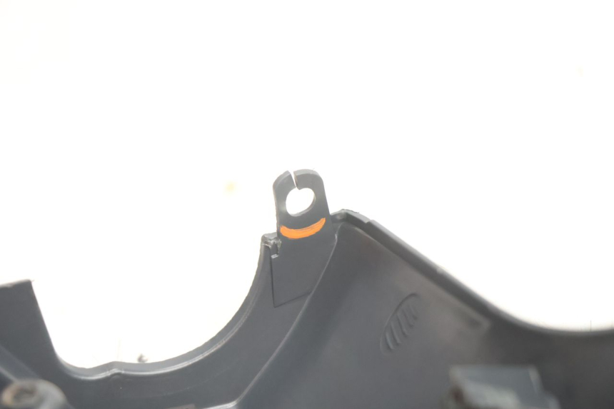 photo de COBERTURA TRASEIRA DO GUIDÃO PIAGGIO LIBERTY 125 (1998 - 2008) - Pontos de fixação
