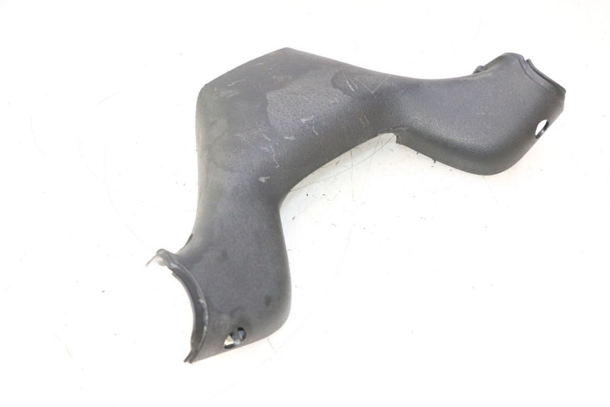 photo de COBERTURA TRASEIRA DO GUIDÃO PIAGGIO MP3 LT 300 (2010 - 2016) - Zoom do estado de desgaste