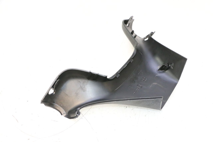 photo de COBERTURA TRASEIRA DO GUIDÃO PIAGGIO MP3 LT 300 (2010 - 2016) - Pontos de fixação