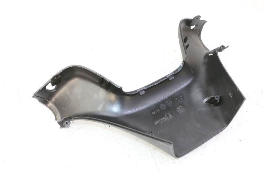 photo de CAPA DO GUIADOR TRASEIRO PIAGGIO MP3 125 (2006 - 2014) - Ampliação técnica