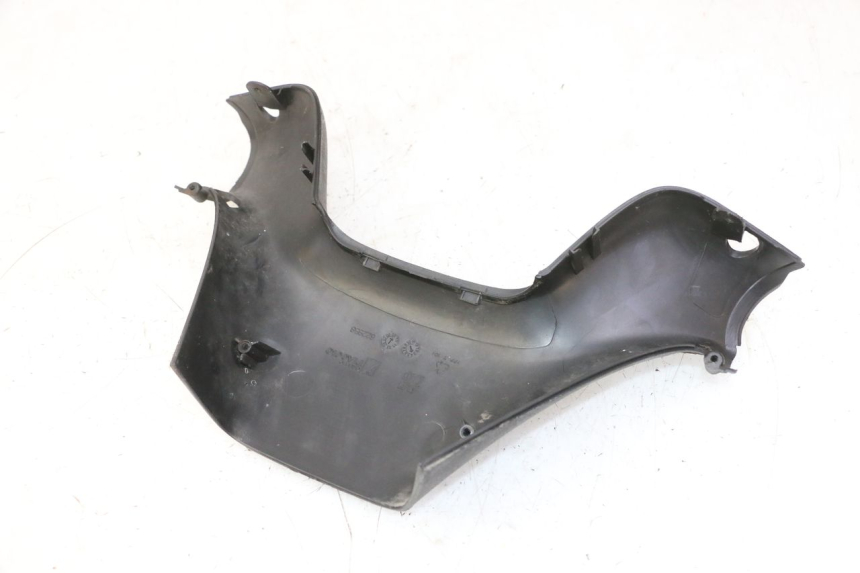 photo de COBERTURA TRASEIRA DO GUIDÃO PIAGGIO MP3 RL 250 (2006 - 2010) - Pontos de fixação