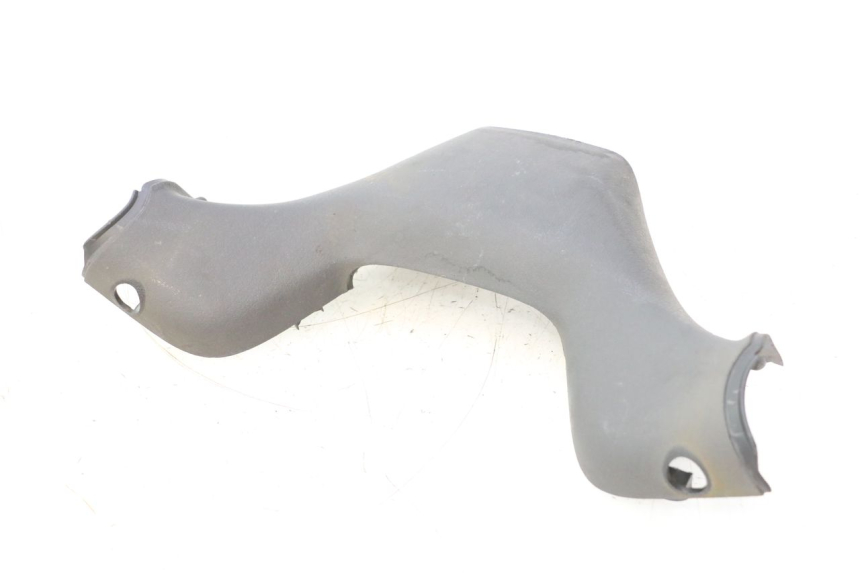 photo de CAPA DO GUIADOR TRASEIRO PIAGGIO MP3 125 (2006 - 2014) - Pontos de fixação