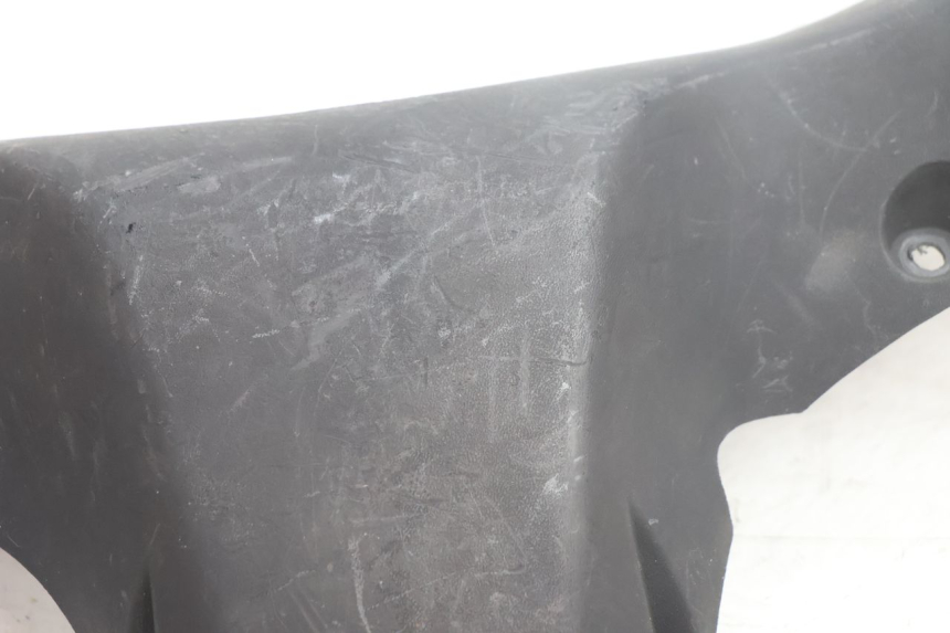 photo de COBERTURA TRASEIRA DO GUIDÃO YAMAHA NEO'S NEOS 2T 50 (1998 - 2007) - Detalhe da peça