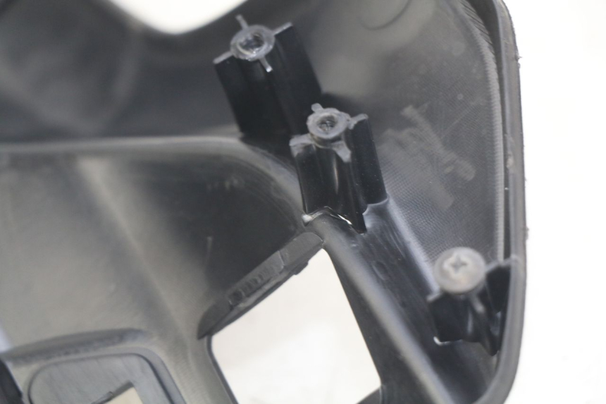 photo de COBERTURA TRASEIRA DO GUIDÃO HONDA NHX LEAD 110 (2008 - 2010) - Zoom do estado de desgaste