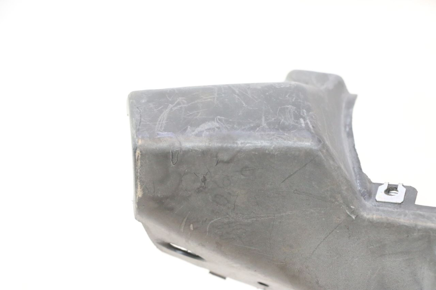 photo de COBERTURA TRASEIRA DO GUIDÃO MBK NITRO 50 (2004 - 2008) - Detalhes característicos