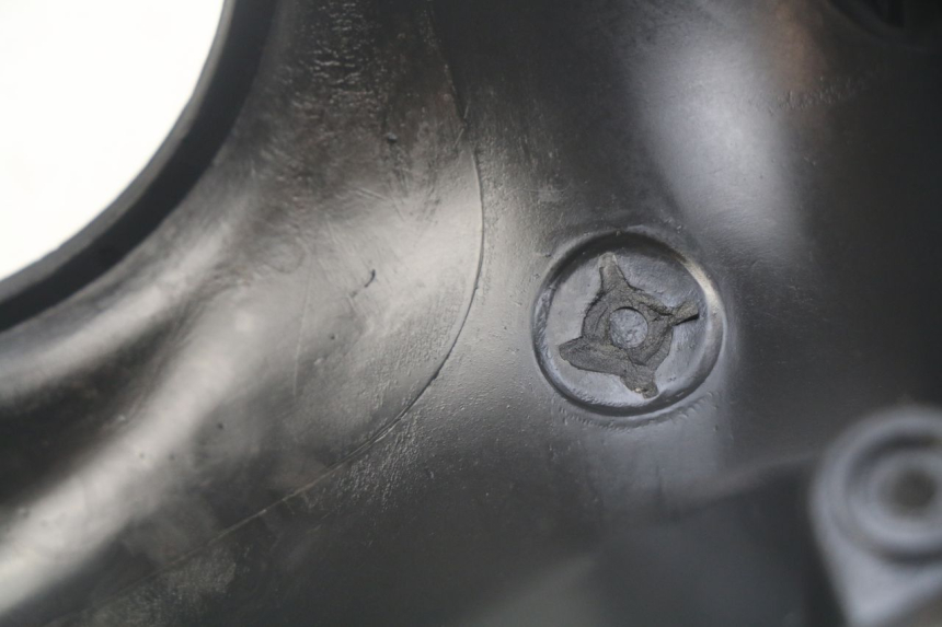 photo de COBERTURA TRASEIRA DO GUIDÃO SYM ORBIT 2 4T 50 (2008 - 2017) - Detalhe da peça