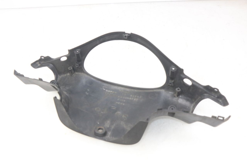 photo de CAPA DO GUIADOR TRASEIRO KYMCO PEOPLE 250 (2004 - 2008) - Ampliação técnica