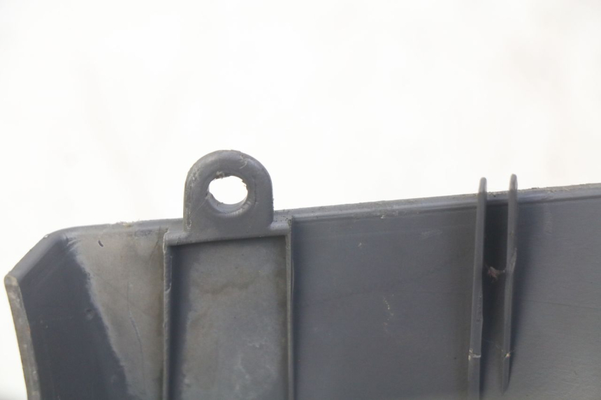 photo de CAPA DO GUIADOR TRASEIRO HONDA PES PS I 125 (2006 - 2012) - Detalhe da peça