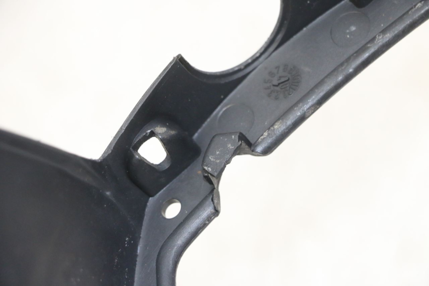 photo de CAPA DO GUIADOR TRASEIRO PEUGEOT ELYSTAR 50 (2002 - 2014) - Detalhe da peça
