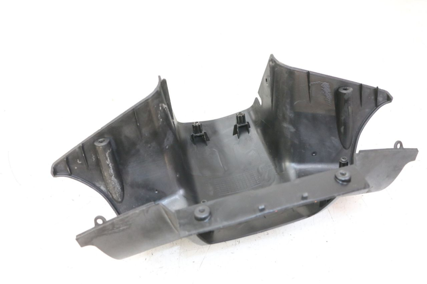 photo de CAPA DE GUIADOR TRASEIRA PEUGEOT VIVACITY 125 (2010 - 2017) - Ampliação técnica