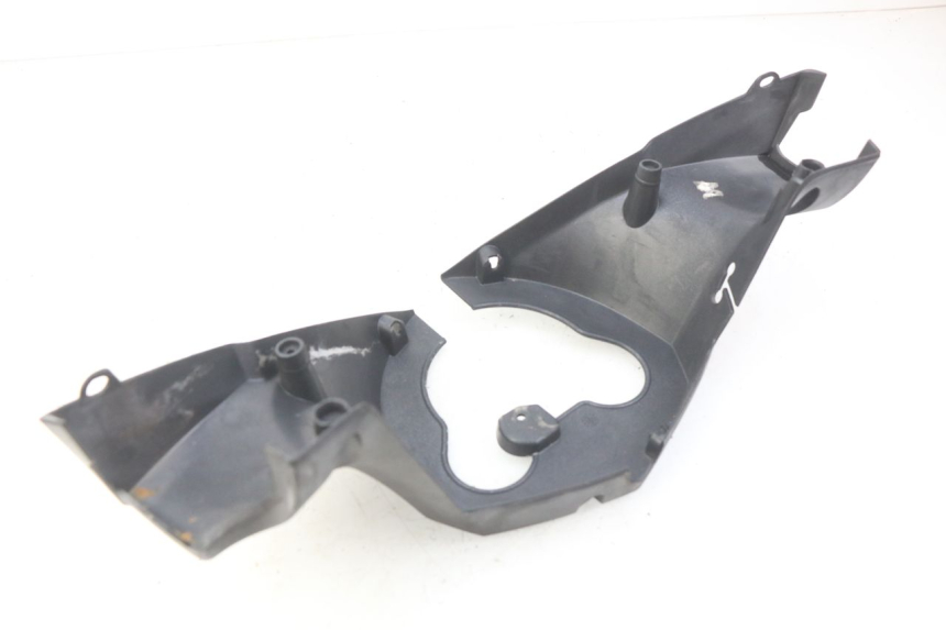 photo de COBERTURA TRASEIRA DO GUIDÃO PEUGEOT SATELIS COMPRESSOR K15 125 (2006 - 2009) - Ampliação técnica
