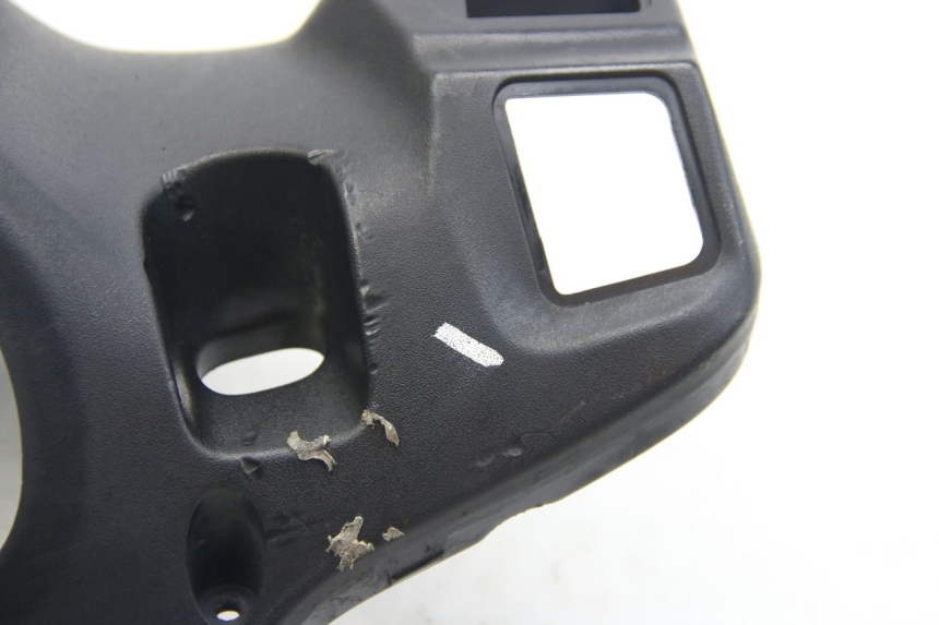 photo de COBERTURA TRASEIRA DO GUIDÃO SUZUKI SIXTEEN 125 (2008 - 2010) - Detalhes característicos