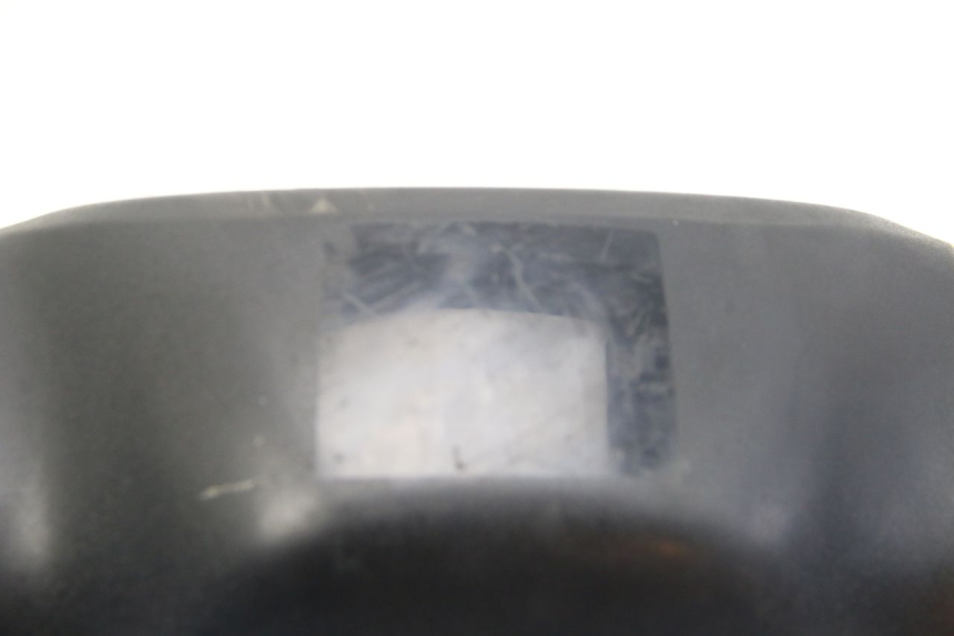 photo de COBERTURA TRASEIRA DO GUIDÃO SUZUKI SIXTEEN 125 (2008 - 2010) - Vista de perfil