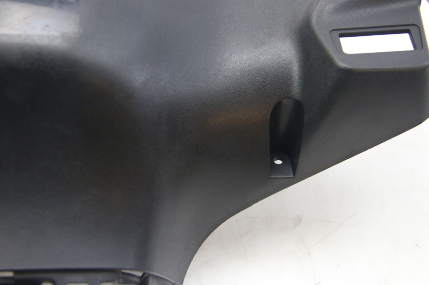 photo de COBERTURA TRASEIRA DO GUIDÃO SUZUKI SIXTEEN 125 (2008 - 2010) - Detalhe da peça