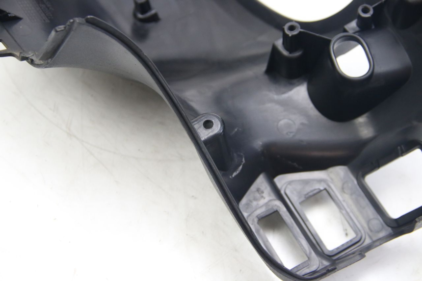 photo de COBERTURA TRASEIRA DO GUIDÃO SUZUKI SIXTEEN 125 (2008 - 2010) - Pontos de fixação