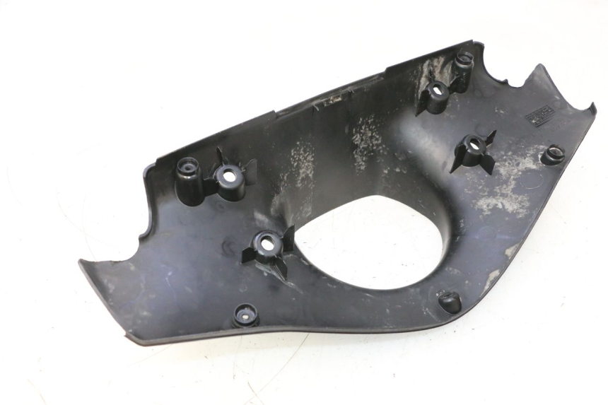 photo de COBERTURA TRASEIRA DO GUIDÃO PEUGEOT SPEEDFIGHT 2 AC 50 (2000 - 2009) - Zoom do estado de desgaste