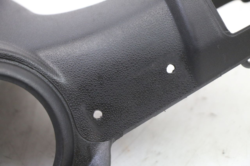 photo de COBERTURA TRASEIRA DO GUIDÃO APRILIA SR 2T 50 (2018 - 2022) - Zoom do estado de desgaste