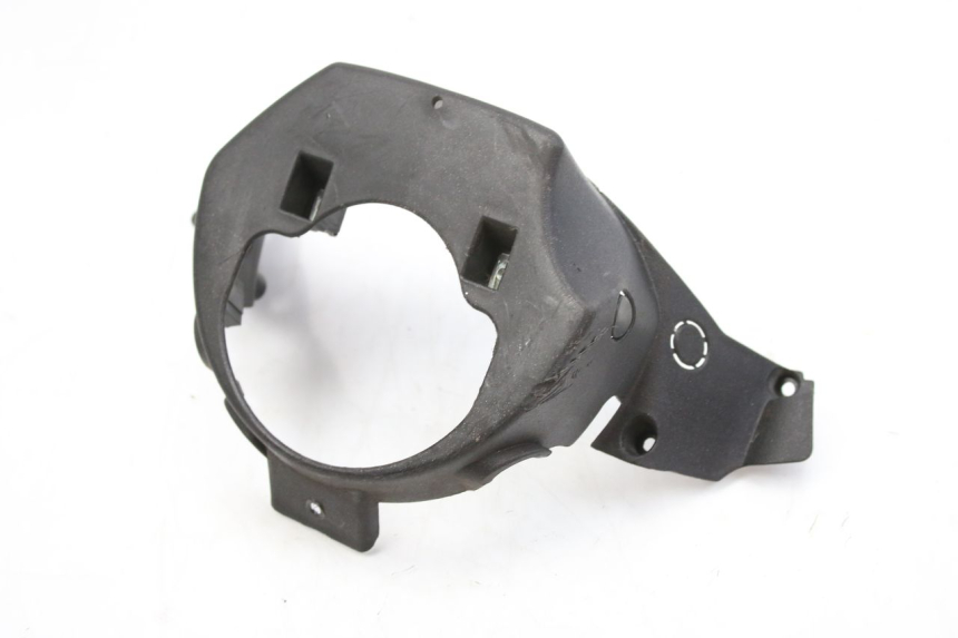 photo de COBERTURA TRASEIRA DO GUIDÃO APRILIA SR R 2T LC 50 (2018 - 2021) - Detalhe da peça