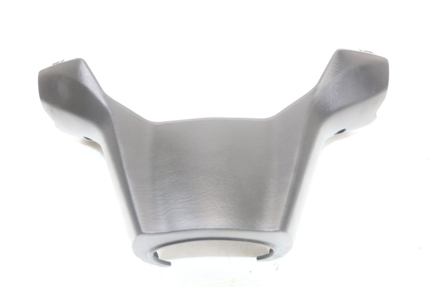 photo de CAPA DO GUIADOR TRASEIRO SUZUKI BURGMAN 125 (2018 - 2021) - Detalhe da peça