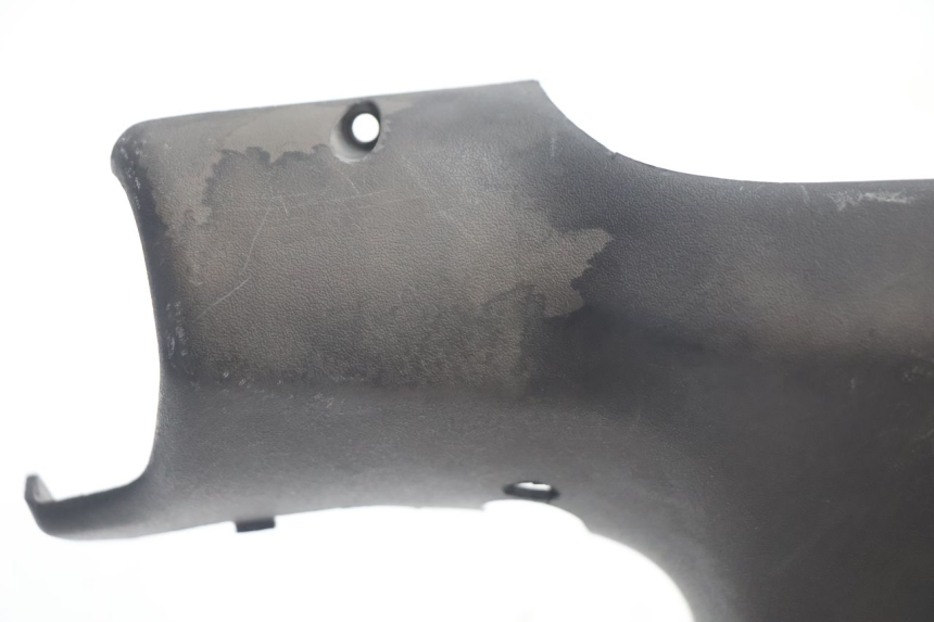 photo de COBERTURA TRASEIRA DO GUIDÃO PEUGEOT TREKKER TKR 50 (2005 - 2014) - Detalhe da peça