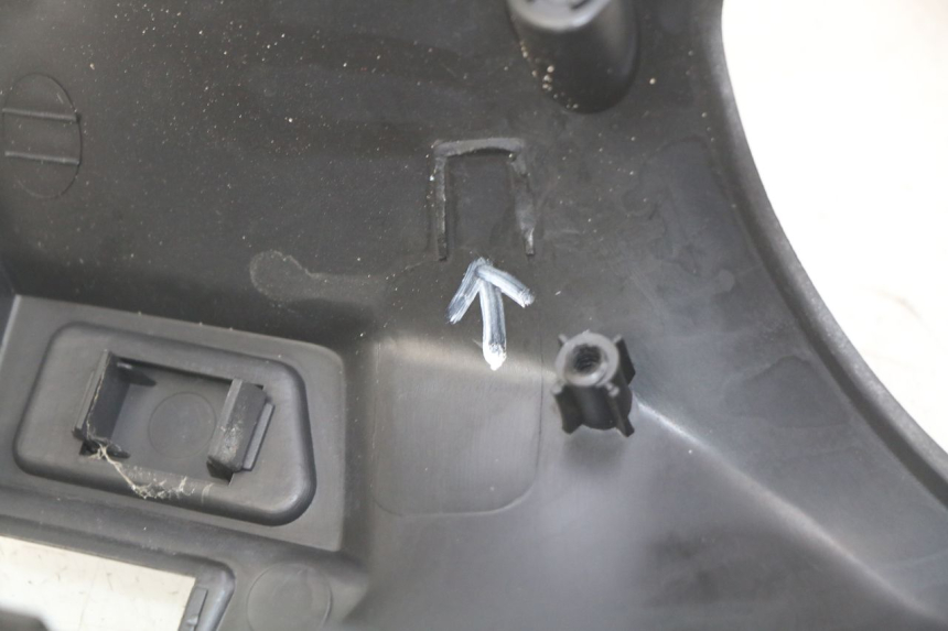 photo de COBERTURA TRASEIRA DO GUIDÃO PEUGEOT TWEET 4T 50 (2010 - 2014) - Zoom do estado de desgaste