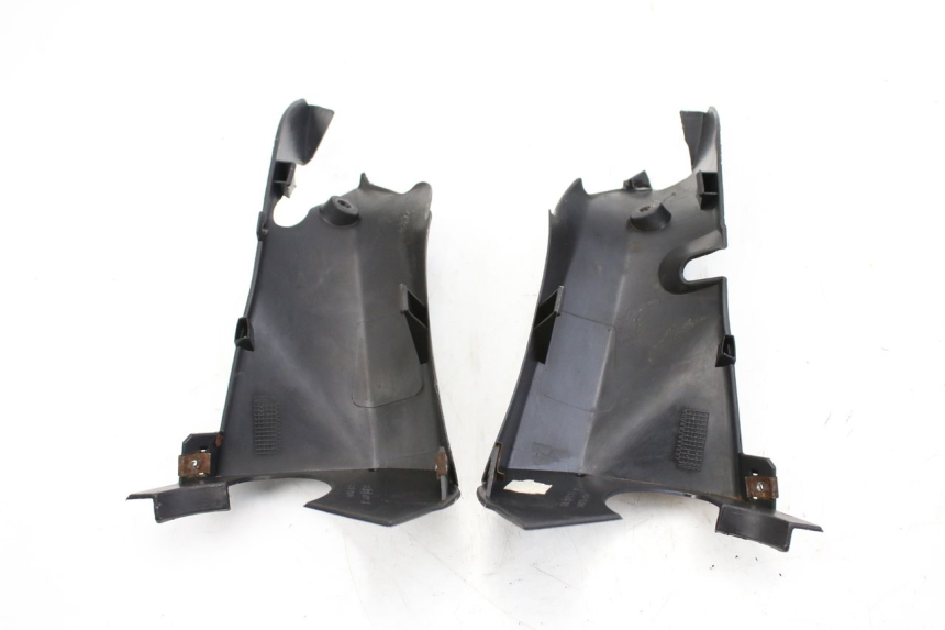 photo de COBERTURA TRASEIRA DO GUIDÃO SUZUKI UH BURGMAN 125 (2002 - 2006) - Outro ângulo de visão