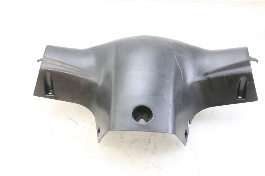 photo de COBERTURA TRASEIRA DO GUIDÃO PEUGEOT V-CLIC VCLIC 50 (2007 - 2013) - Detalhe da peça