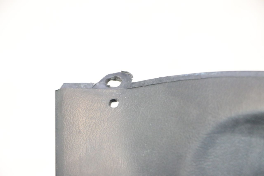 photo de COBERTURA TRASEIRA DO GUIDÃO PEUGEOT V-CLIC VCLIC 50 (2007 - 2013) - Detalhe da peça