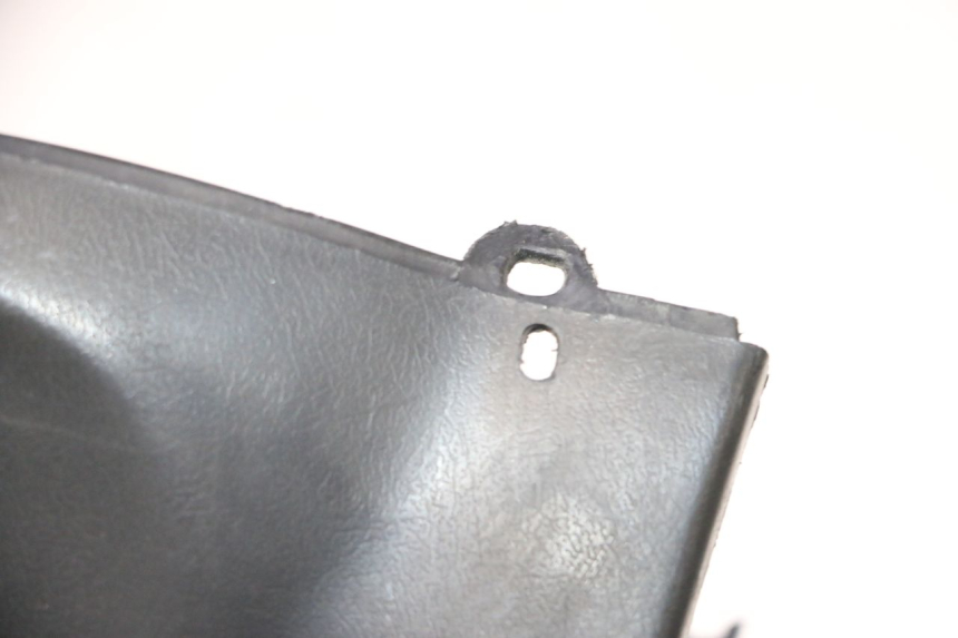 photo de COBERTURA TRASEIRA DO GUIDÃO PEUGEOT V-CLIC VCLIC 50 (2007 - 2013) - Zoom do estado de desgaste