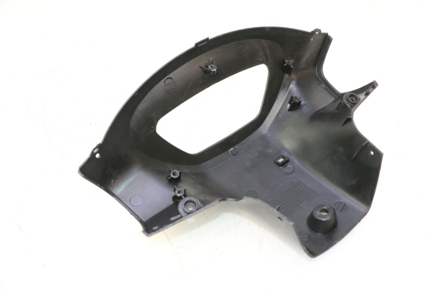 photo de COBERTURA TRASEIRA DO GUIDÃO PEUGEOT V-CLIC VCLIC 50 (2007 - 2013) - Ampliação técnica