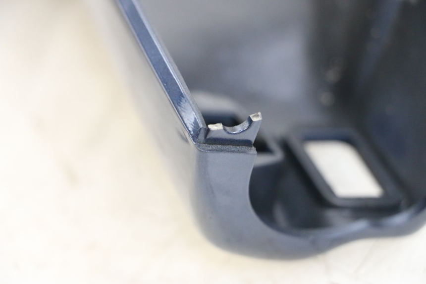 photo de COBERTURA TRASEIRA DO GUIDÃO PIAGGIO VESPA LX 125 (2005 - 2010) - Detalhe da peça