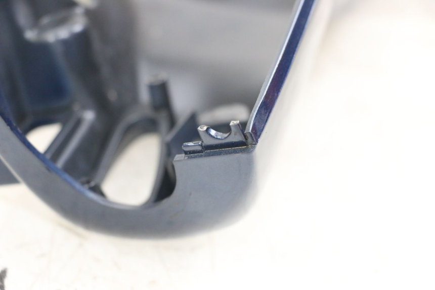photo de COBERTURA TRASEIRA DO GUIDÃO PIAGGIO VESPA LX 125 (2005 - 2010) - Zoom do estado de desgaste