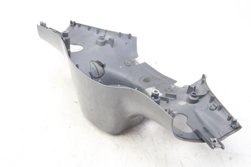 photo de COBERTURA TRASEIRA DO GUIDÃO PIAGGIO VESPA SPRINT 2T 50 (2014 - 2018) - Detalhe da peça
