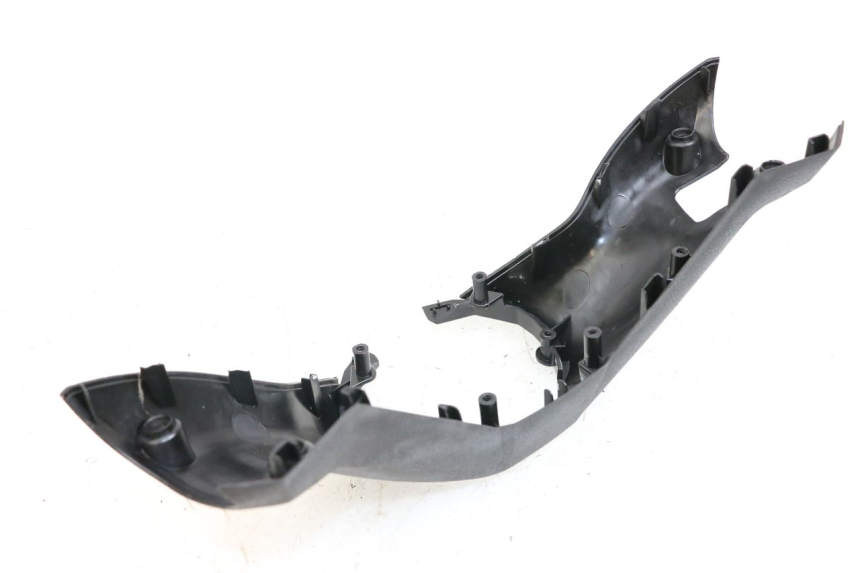 photo de CAPA DE GUIADOR TRASEIRA YAMAHA X-MAX XMAX 125 (2010 - 2013) - Outro ângulo de visão
