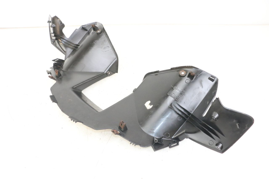 photo de COBERTURA TRASEIRA DO GUIDÃO YAMAHA XMAX X-MAX 125 (2006 - 2009) - Zoom do estado de desgaste