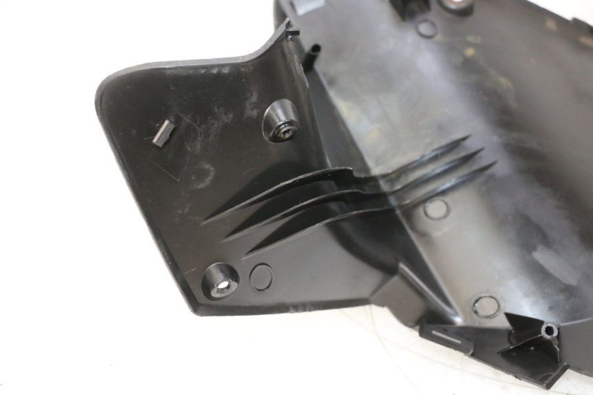 photo de COBERTURA TRASEIRA DO GUIDÃO YAMAHA XMAX X-MAX 125 (2006 - 2009) - Zoom do estado de desgaste