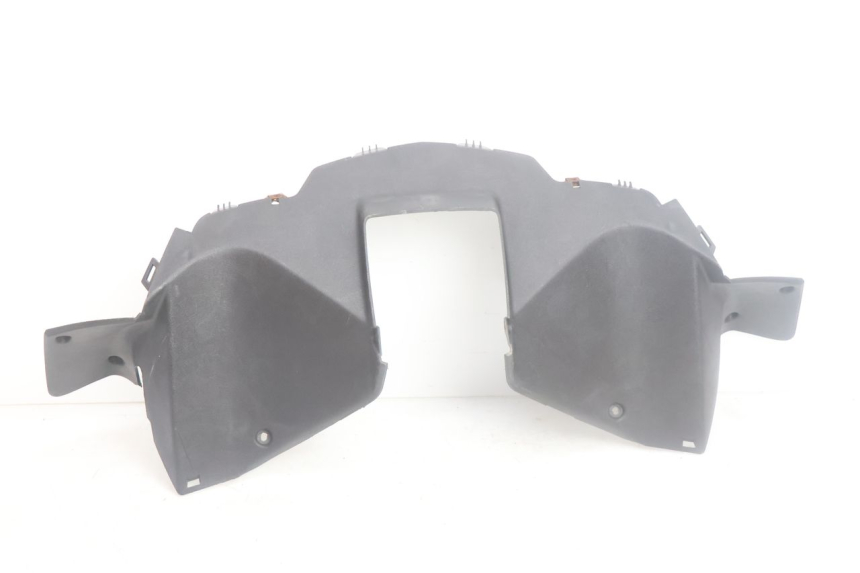photo de COBERTURA TRASEIRA DO GUIDÃO YAMAHA XMAX X-MAX 125 (2006 - 2009) - Zoom do estado de desgaste