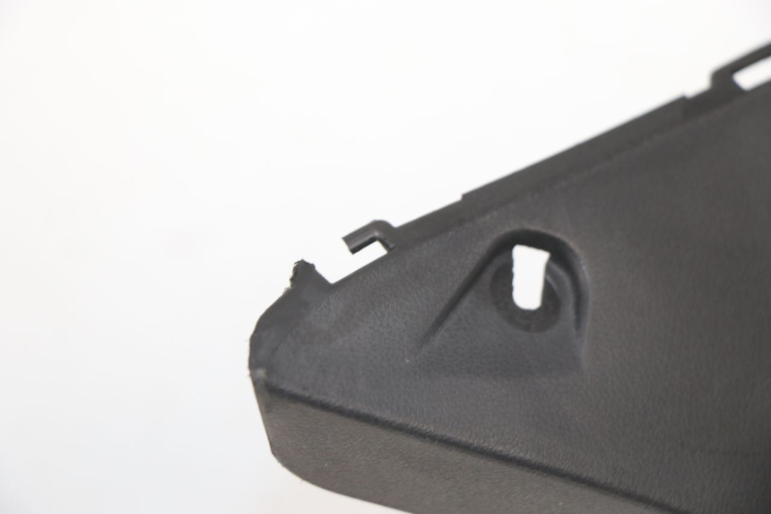 photo de COBERTURA TRASEIRA DO GUIDÃO KYMCO XCITING 500 (2007 - 2010) - Ampliação técnica
