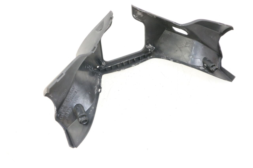 photo de COBERTURA TRASEIRA DO GUIDÃO KYMCO XCITING 250 (2006 - 2009) - Ampliação técnica