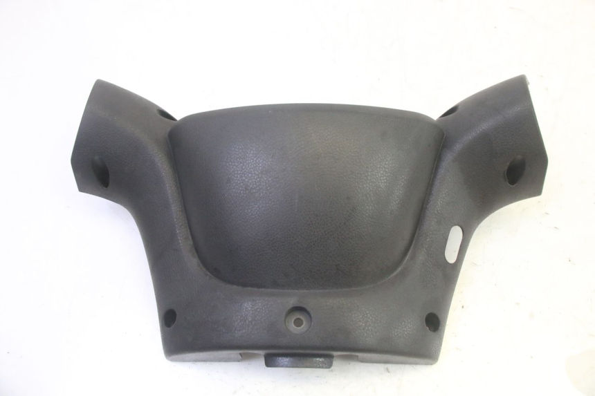photo de COBERTURA TRASEIRA DO GUIDÃO YAMAHA YP MAJESTY 125 (2002 - 2006) - Detalhe da peça