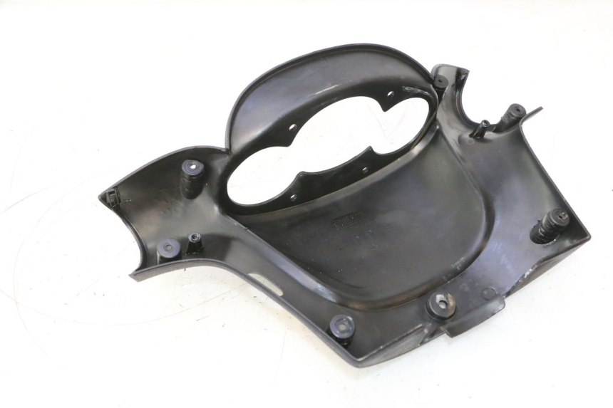 photo de CAPA DO GUIADOR TRASEIRO YAMAHA YP MAJESTY 125 (1998 - 2001) - Outro ângulo de visão