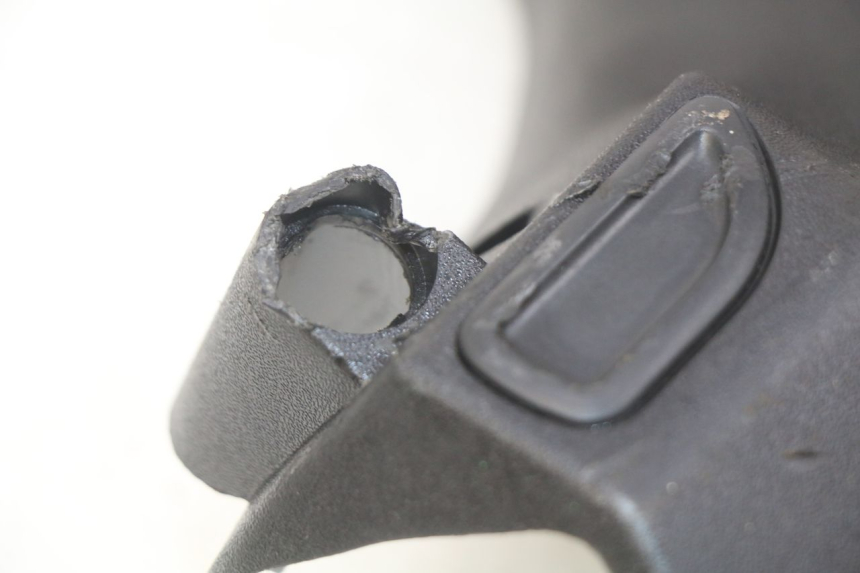 photo de CAPA DO GUIADOR TRASEIRO PIAGGIO ZIP 4T 50 (2018 - 2020) - Detalhe da peça
