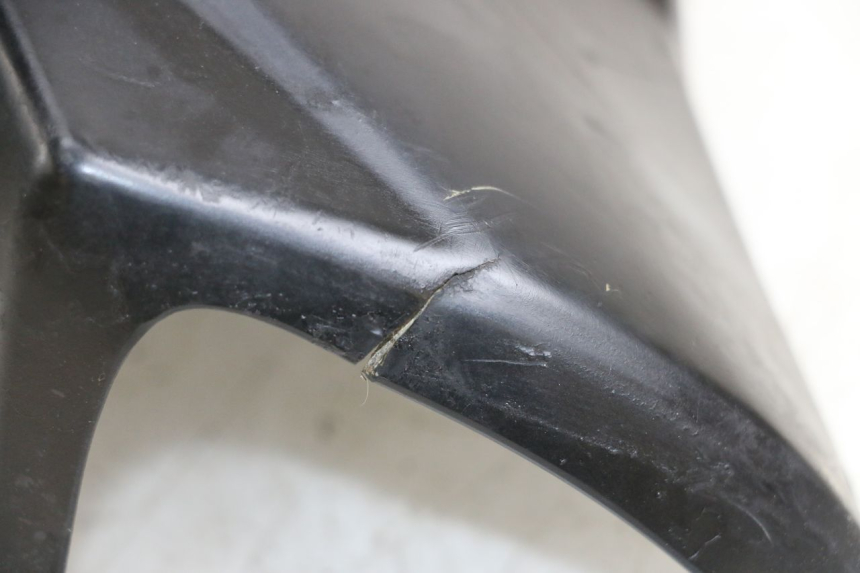 photo de PROTETOR DE GUIDÃO DIANTEIRO KYMCO AGILITY PREMIUM 50 (2007 - 2010) - Detalhe da peça