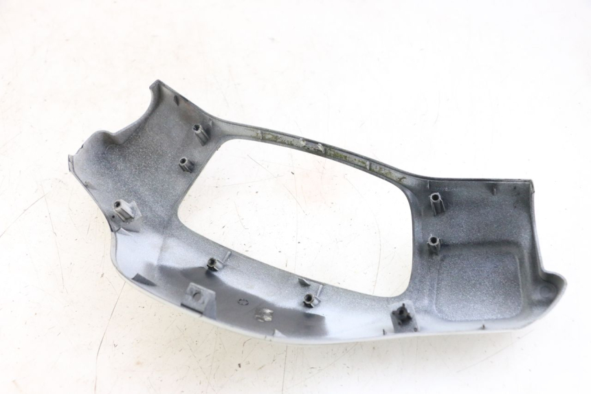 photo de PROTETOR DE GUIDÃO DIANTEIRO MBK BOOSTER SPIRIT 50 (2004 - 2017) - Detalhe da peça