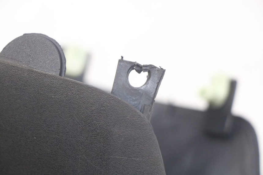 photo de PROTETOR DE GUIDÃO DIANTEIRO PEUGEOT ELYSEO 125 (1999 - 2004) - Detalhe da peça